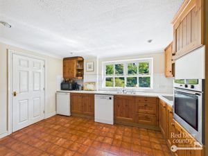 Kitchen/Breakfast Room- click for photo gallery
